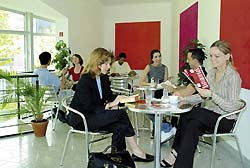 Sprachcaffe Corsi di Lingua - Imparare le lingue nelle nostre scuole: Corsi intensivi di tedesco, Viaggi studio, Corsi per aziende, Corsi di tedesco estivi, Esame DAF, Esame DHS, Vacanze studio